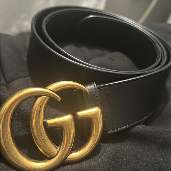 Men's Black Leather Gucci Belt with Gold Buckle AUTHENTIC
